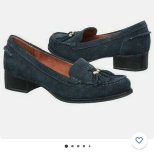 Naturalized Brandi navy blue suede loafer w/tassel and with block heel size 11